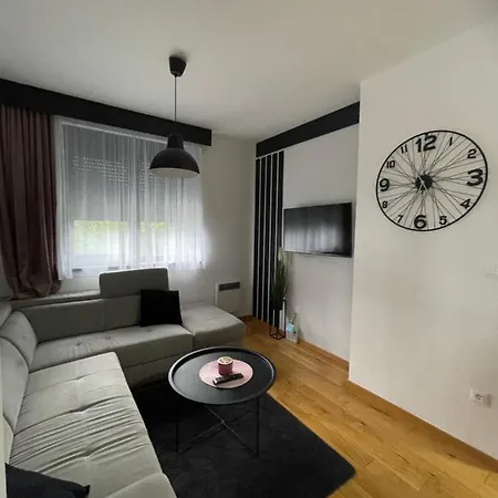 Apartman Theos Titova